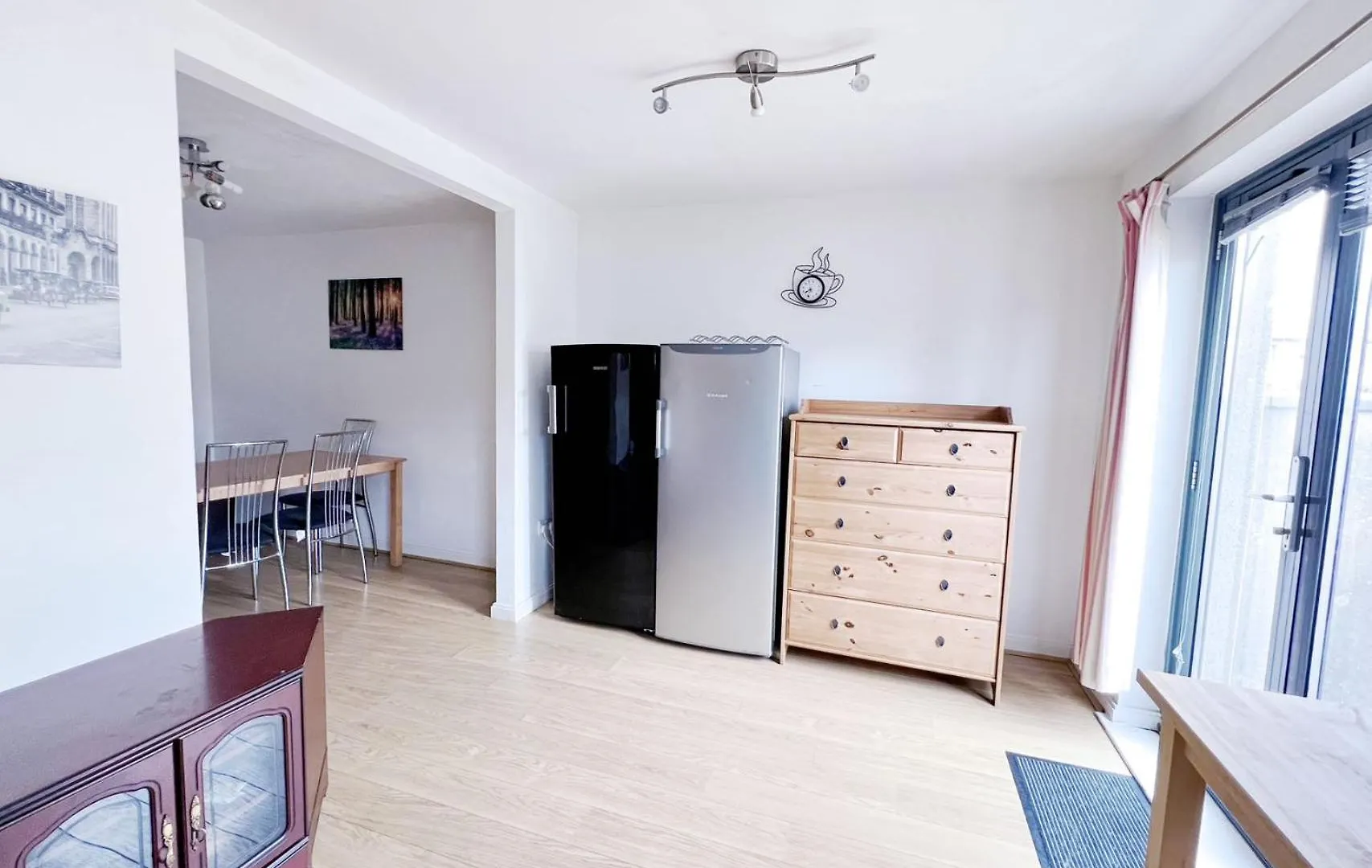 Homestay R5 Economical Seaside Hostel Swansea