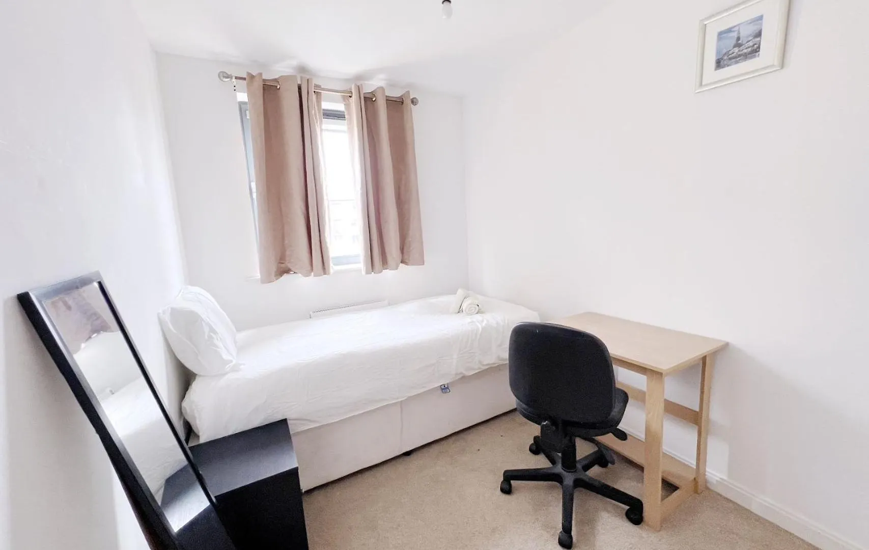 R5 Economical Seaside Hostel Swansea United Kingdom