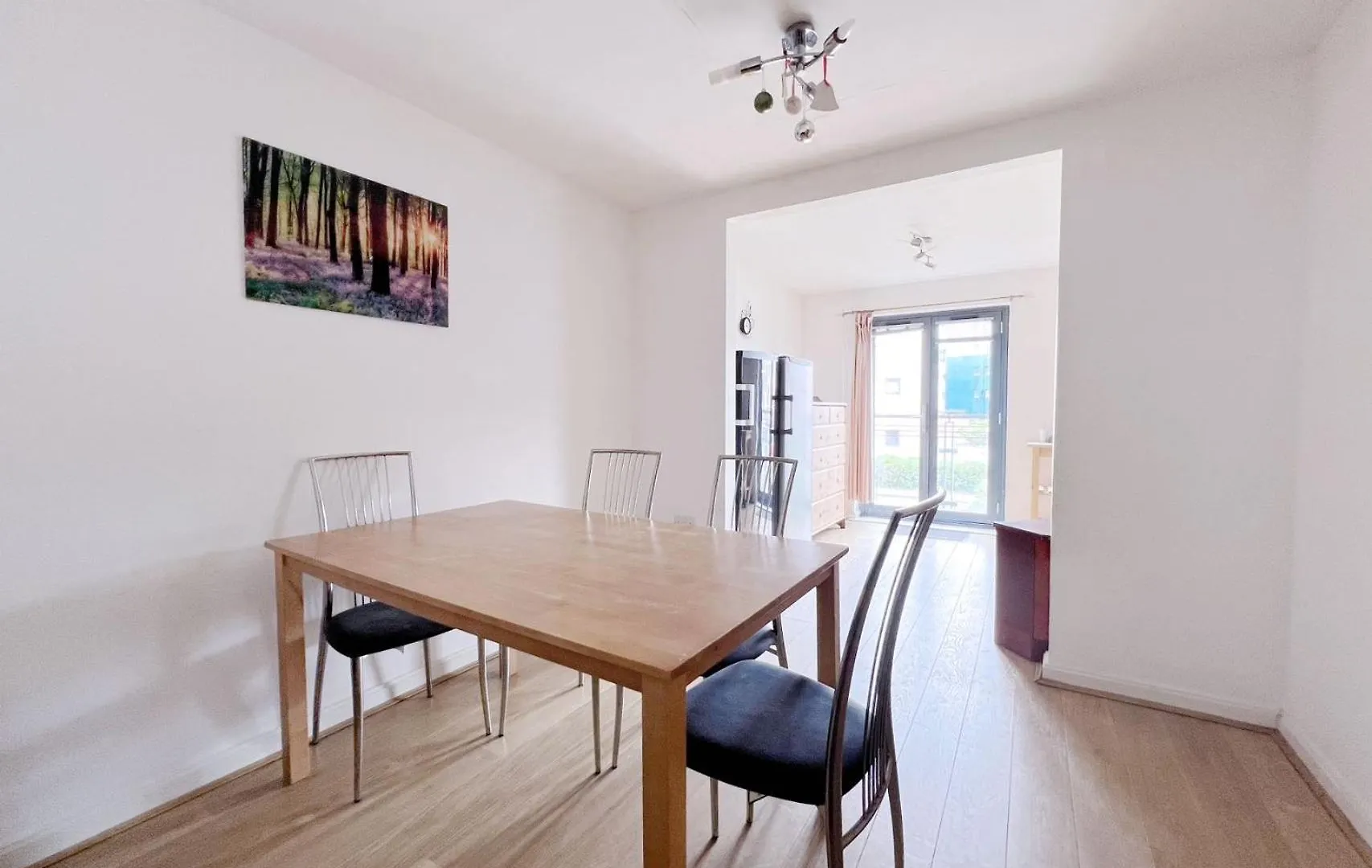 Homestay R5 Economical Seaside Hostel Swansea