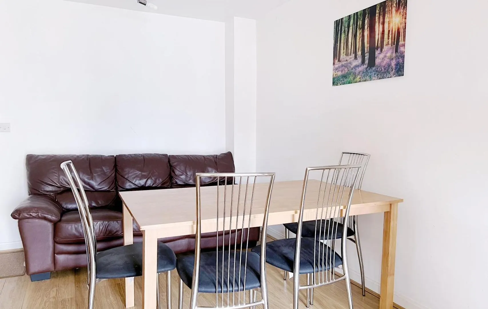 R5 Economical Seaside Hostel Swansea Homestay